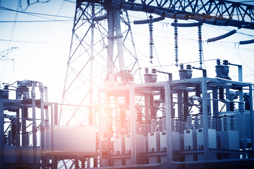 全球电网大扩容！港股电力设备股连续拉涨 AI端需求只是“前菜”