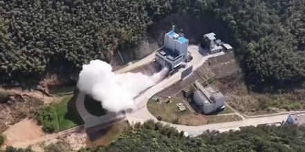 220吨级液氧甲烷火箭发动机“蓝焱”完成整机试车