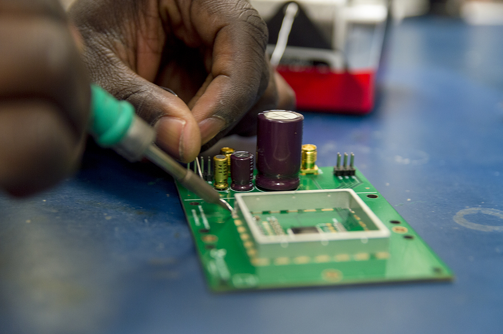 金融巨头变身“美国蓝翔”：贝莱德斥资1亿美元培训水电熟练工