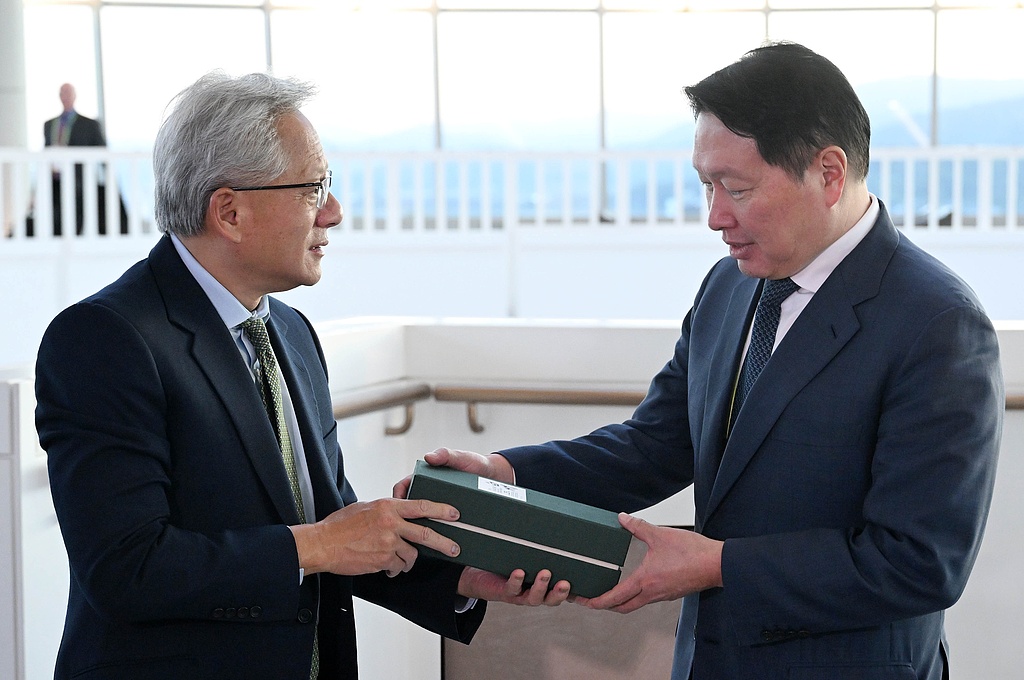 “芯荒”难解！SK集团董事长：存储芯片短缺或持续至2030年