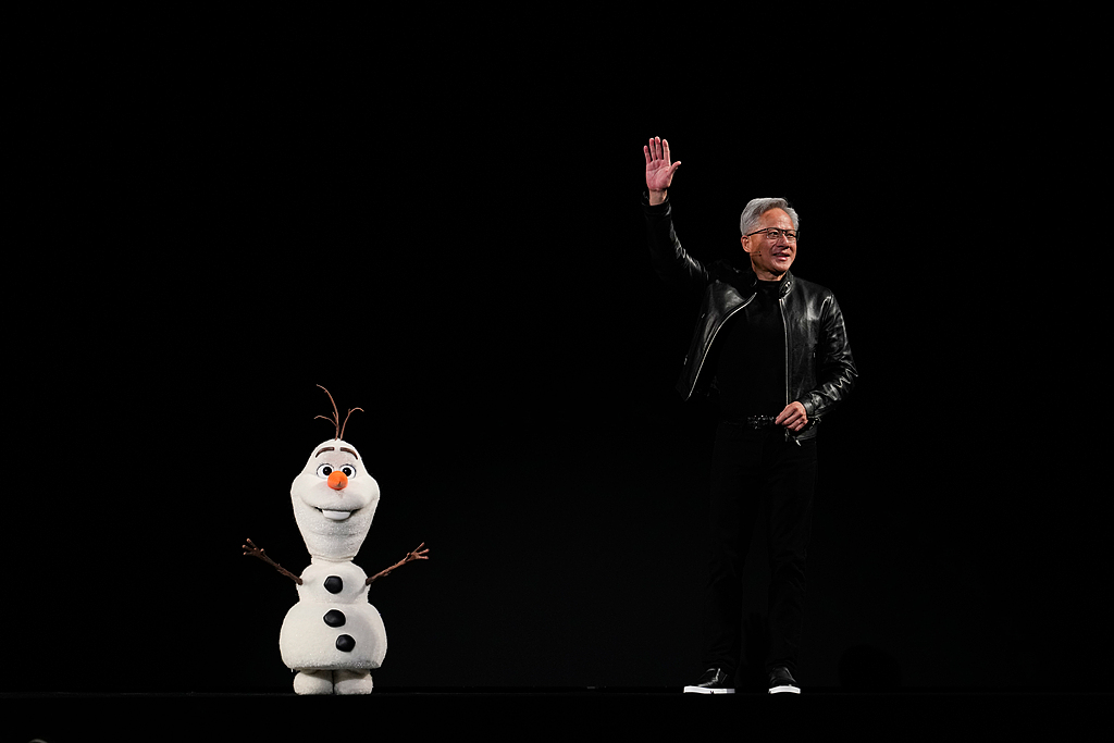 黄仁勋确认：公司对明年营收突破万亿美元“信心十足”