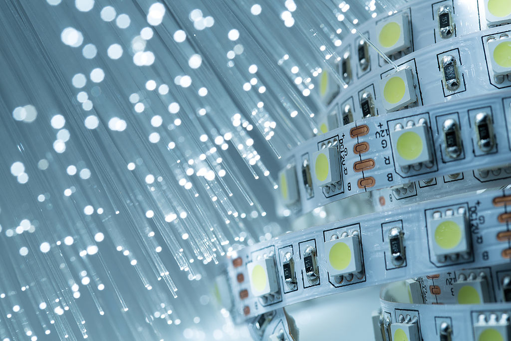 2026光纤通信大会释放3大信号 长飞光纤光缆大涨超12%