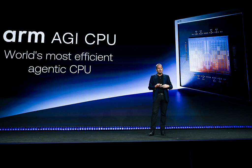 Arm亲自下场造芯！136核AI CPU直插英特尔、AMD腹地