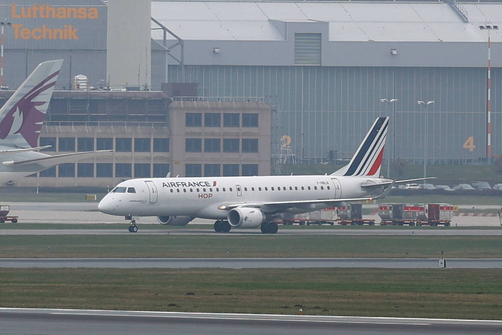 清明假期国内机票预订量攀升 高客座率有望推动价格弹性释放