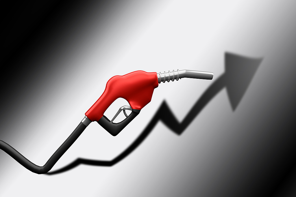 布油即将创下史上最大月度涨幅！中东局势令油价易涨难跌