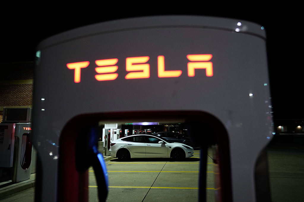 特斯拉自动驾驶实则手动：美国参议员调查“揪出”远程操作员