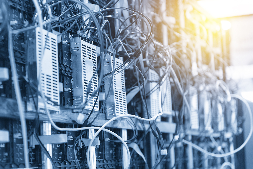 美国AI又被电力设备“卡脖子”：今年近半数据中心受阻 开发商盯上二手变压器