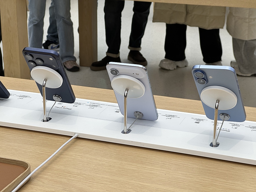 古尔曼反击利空传闻：苹果折叠iPhone仍将硬闯9月档