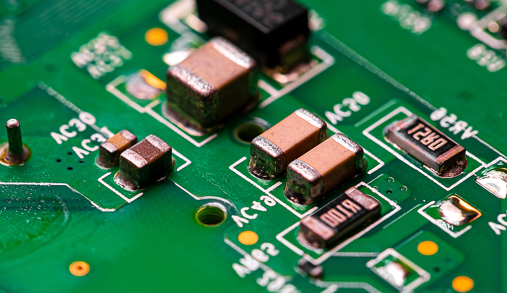 PCB厂商Q1业绩普增背后：制造耗材订单溢出、产业链密集押注高端产能