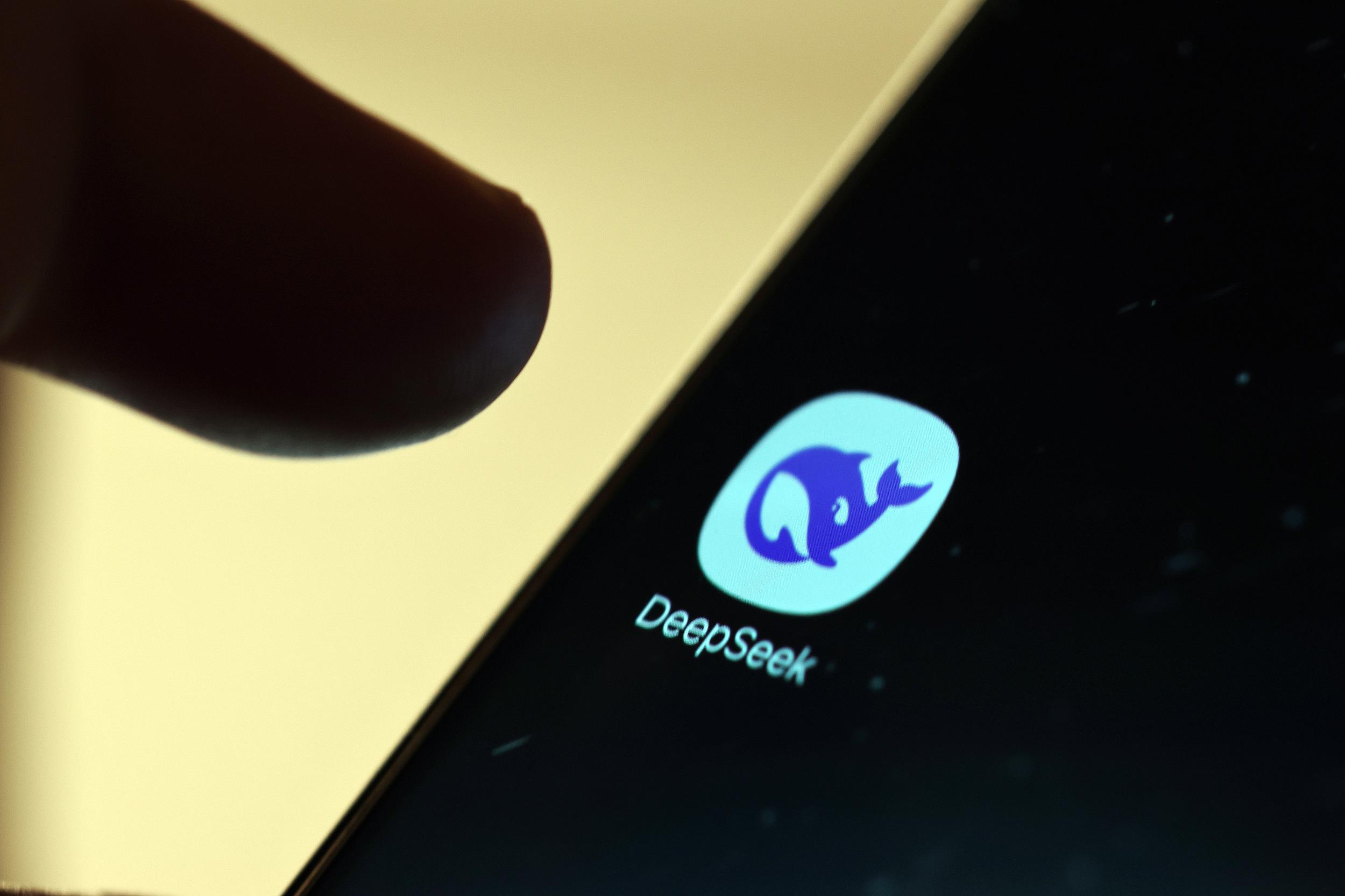中国信通院：正式启动DeepSeek V4国产化适配测试工作