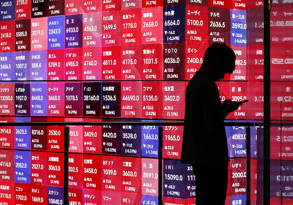 AI“点燃”日本股市？日经225大涨近6%创新高，史上首次升破62000点！