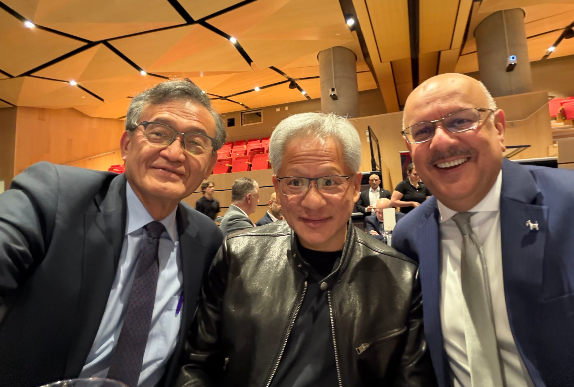 陈立武为黄仁勋授荣誉博士学位 兴奋称英特尔将与英伟达开发新产品