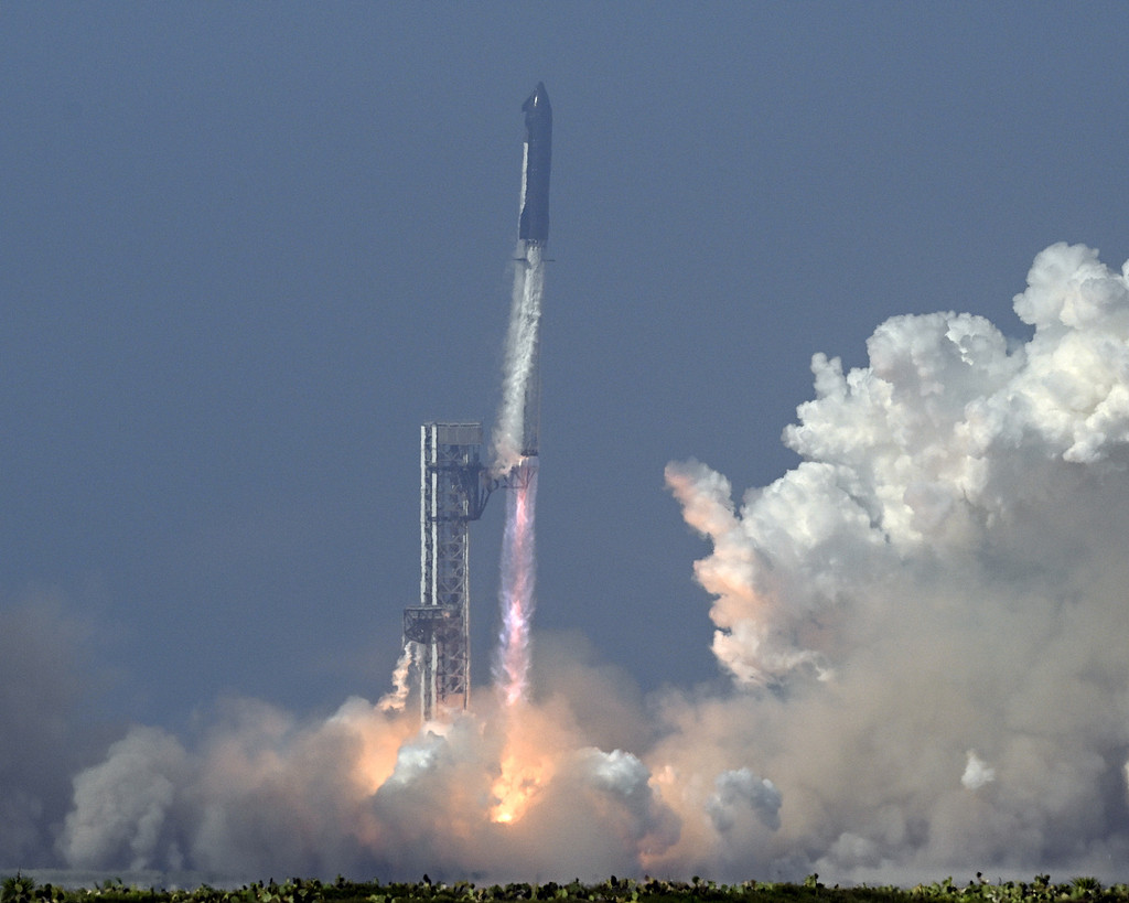 SpaceX完成IPO前“大考”：升级版星舰V3成功发射