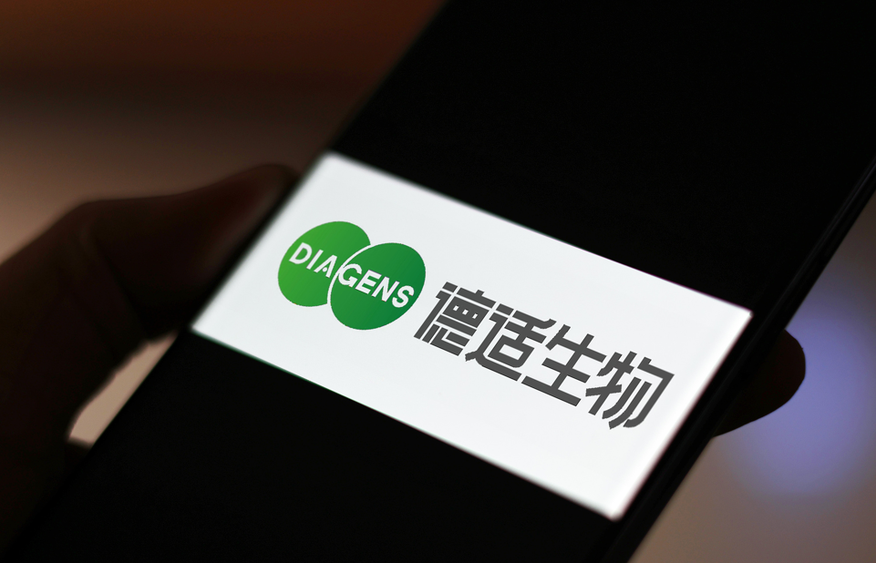 突破人工瓶颈 首张大模型医械三类证落地