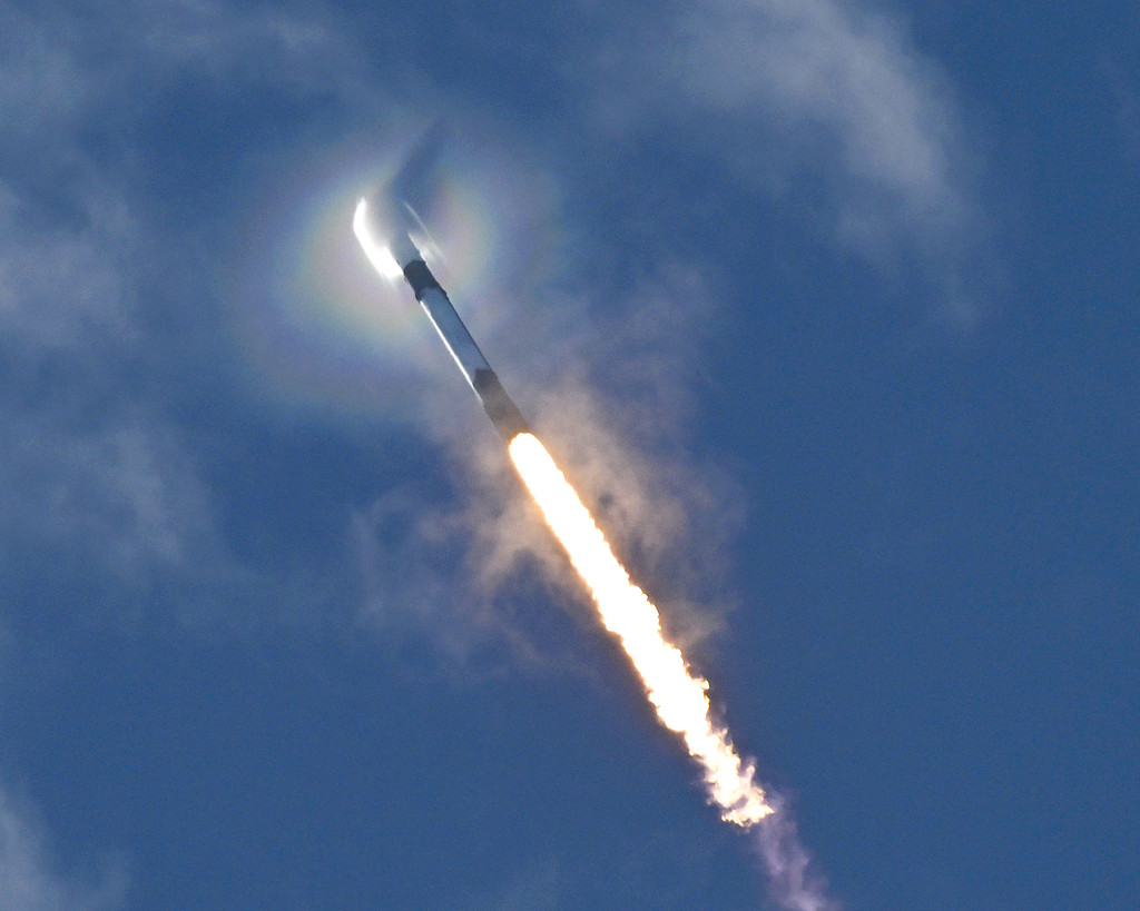SpaceX上市消息带飞太空板块 火箭与卫星概念股集体暴涨